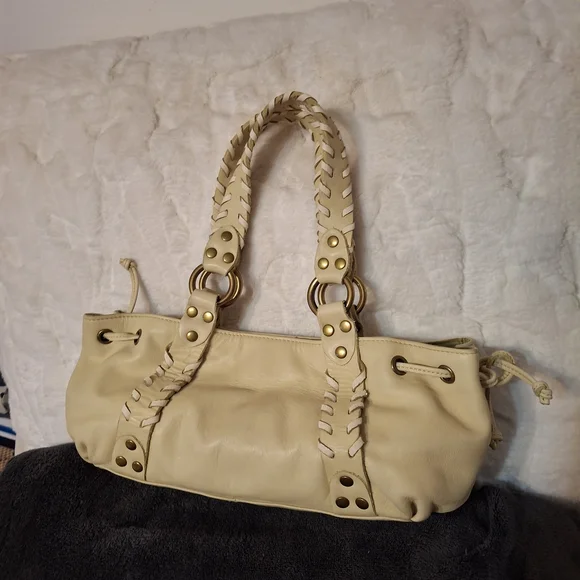 Fossil Cream Shoulder Bag with Whip Stitch And Wide Opening W/ Snap No Callouts